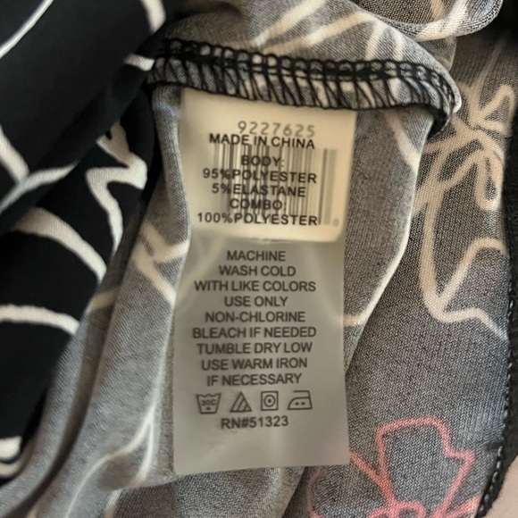 **Vince Camuto Floral Top Blouse Size 1X - Picture 4 of 5